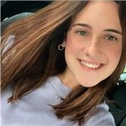 Tengo un buen nivel de inglés y ahora estoy acabándome de preparar para sacarme el B2. Estudio Pedagogia, actualmente estoy en 4to curso, por lo tanto, tengo buenas técnicas para educar a los niños. Dispongo de carnet de conducir y de incorporación immedi