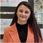 Online Türkischer-Tutor, der Kinder aller Altersgruppen unterrichtet 