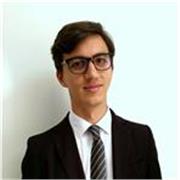 Ragazzo laureato in Economia Aziendale e prossimo a conseguire una laurea in Corporate finance impartisce lezioni di economia