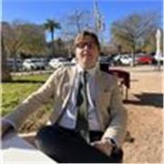 Abogado en ejercicio, especializado en Derecho Administrativo y Derecho Penal