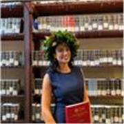 Laureata in Filologia Classica. Impartisco lezioni di greco, latino, italiano e materie umanistiche in generale