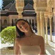 Studentessa universitaria con certificazione Cambridge English school (level C1) offre ripetizioni della materia