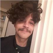 Jeune Etudiant voulant partager son savoir aux autres avec le plus d'amour possible