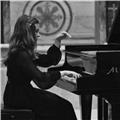 Pianista concertista laureata con lode al conservatorio santa cecilia di roma è disponibile per lezioni di pianoforte