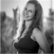 Insegnante di italiano per stranieri che sappiano comunicare in inglese e per italiani. Sono madrelingua italiana. Ho esperienza nell'insegnamento, che ho svolto per alcuni anni. Ora lavoro viaggiando e amo entrare in contatto con culture diverse