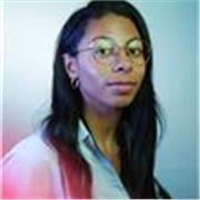 Professeur d’art et de design en ligne, je suis diplômée en Master en Gestion de Projet Culturel