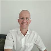 Erfahrener Lehrer für Englisch und Deutsch, der gerne mit Jugendlichen aller Altersgruppen und Sprachniveaus arbeitet.