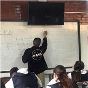 Soy estudiante de decimo semestre de la universidad Distrital Francisco Jose de Caldas, soy una persona responsable, inteligente, carismática y con bastantes conocimientos en física y matemáticas