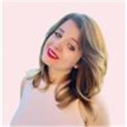 Sono un’insegnante di lingue con esperienza internazionale, maturata sia negli Stati Uniti sia in contesti educativi europei. Ho i