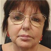 Laureata impartisce lezioni di materie letterarie e matematica