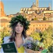 Dottoressa in Strategie e tecniche della comunicazione e in Linguistica Moderna.
