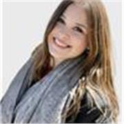 Profesora de Economía, apta para todos los niveles. 