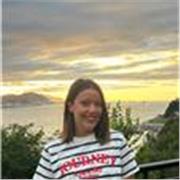 Profesora con 10 años de experiencia impartiendo clases de euskera, inglés y matemáticas a alumnado de entre 6 y 16 años
