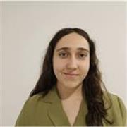 Certificado C1. Más de 1 año de experiencia como profesora de Inglés y profesora particular enseñando a niños de 6 a 14 años. 