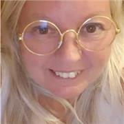 Laureata Scienze Politiche (indirizzo sociologico) - Postlaurea Arte Terapia per docenza/cnduzione laboratori a mediazione artisti