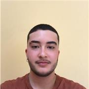 Profesor joven y dinámico de inglés para niños y niñas
