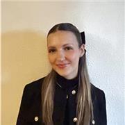 Estudiante de Enfermería con título de B2 que busca impartir clases online o presenciales a jornada completa de inglés.