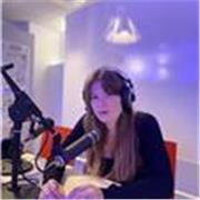 Je peux enseigner l'anglais, le français, la philosophie, les bases en italien, l'histoire pour lesquels je suis passionnée