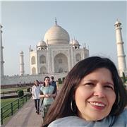 Profesora titulada en Hatha Yoga y en Yin Yoga, con especializacion en Yoga para la Mujer