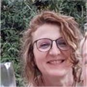 Offro lezioni private a bambini e bambine e adulti, adattandole alle loro esigenze.