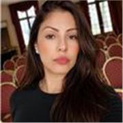 Profesora de piano con más de 10 años de experiencia y formación en Educación Musical