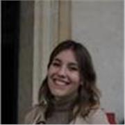 Graduada de Arquitectura y estudiante de Máster enseña materias de ciencias como matemáticas, física y dibujo técnico desde primar