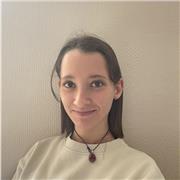 Professeure particulière donne cours d'anglais au élèves de primaire, collège ou lycée qui en ont besoin