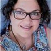 Profesora de Tarot 14 años de experiencia, baraja de tarot Tráyada y libros de combinaciones propios. 