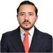 Profesor de natación imparte clases de 5 años en adelante