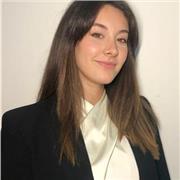 Neolaureata in giurisprudenza, con diploma classico offrelezioni di filosofia