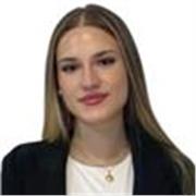 Chica que ha terminado su grado superior en administra y finanzas 