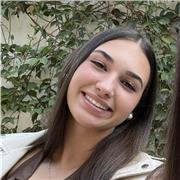 Profesora de apoyo general para niño/as de primaria e infantil, ayuda también con los idiomas como el inglés y el español