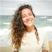 Diseñadora gráfica enseña a utilizar los programas más utilizados en el diseño