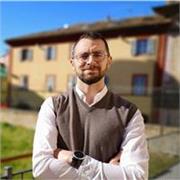 Offro lezioni private a bambini e ragazzi delle scuole elementari, medie e superiori, adottandole alle loro esigenze.