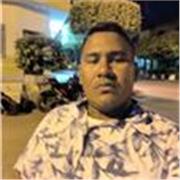 Profesor con muchas ganas de enseñar y paciencia para entender las necesidades del alumno