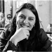 Laureata In Lingue e Letteratura Inglese per la Cooperazione Internazionale offre lezioni di Italiano, Letteratura Italiana, Inglese, Letteratura Inglese a studenti sia Italiani che stranieri