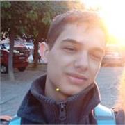 Joven tranquilo, responsable y buena relación tanto con adultos como con niños.