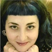 Laureata in Filosofia e Storia, con esperienza di docenza privata e in corsi finanziati anche di inglese, offre lezioni on/offline