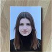Latino, Greco, Inglese e materie umanistiche. Universitaria (international politics, law and economics) con diploma liceo classico