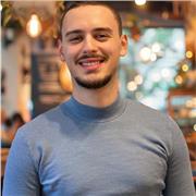 Think in English: Practical, no-pressure lessons to boost your speaking confidence.