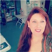 Soy habilidosa en la comunicacion con los demas, con experiencia en el sector docente, preferentemente con adolescentes y niños