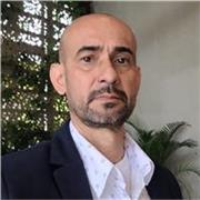 Licenciado en Lenguas Modernas, Especialista en Pedagogía y Docencia
