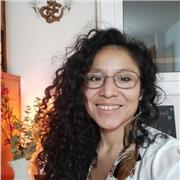 Escucha activa, bservadora, carismática , atenta y empática. Tengo el don del cuidado. Multinivel, adapto las clases según voy conociendo los cuerpos.