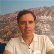 No soy profesor de una asignatura sino que estoy formándome  coaching personal y PNL y me entusiasma el crecimiento personal. En este ámbito de la educación, lo que puedo ofrecer es  dar apoyo a los estudiantes en definir metas, lograr objetivos, trabajar