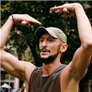 Entrenador personal especializado en baile, entrenamiento funcional y estiramiento