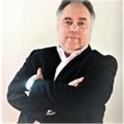 Profesor de Administración de empresas con amplia experiencia en temas de marketing y estrategia