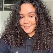 Professora De Inglês por quase dois anos. Aulas para crianças, adolescentes e adultos. Experiência em retenção de alunos, reuniões pais e alunos, time management, pensamento criativo e mais
