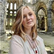 Étudiante en Histoire de l’art, je fais du soutien scolaire depuis 2 ans. Je suis très rigoureuse et pédagogue.