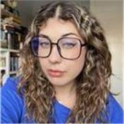 Graduada universitaria con experiencia en educación desde primaria hasta estudios postobligatorios.