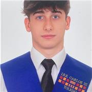 Soy un estudiante de relaciones internacionales que ha residido un año en Irlanda. Enseño habilidad conversacional en inglés.